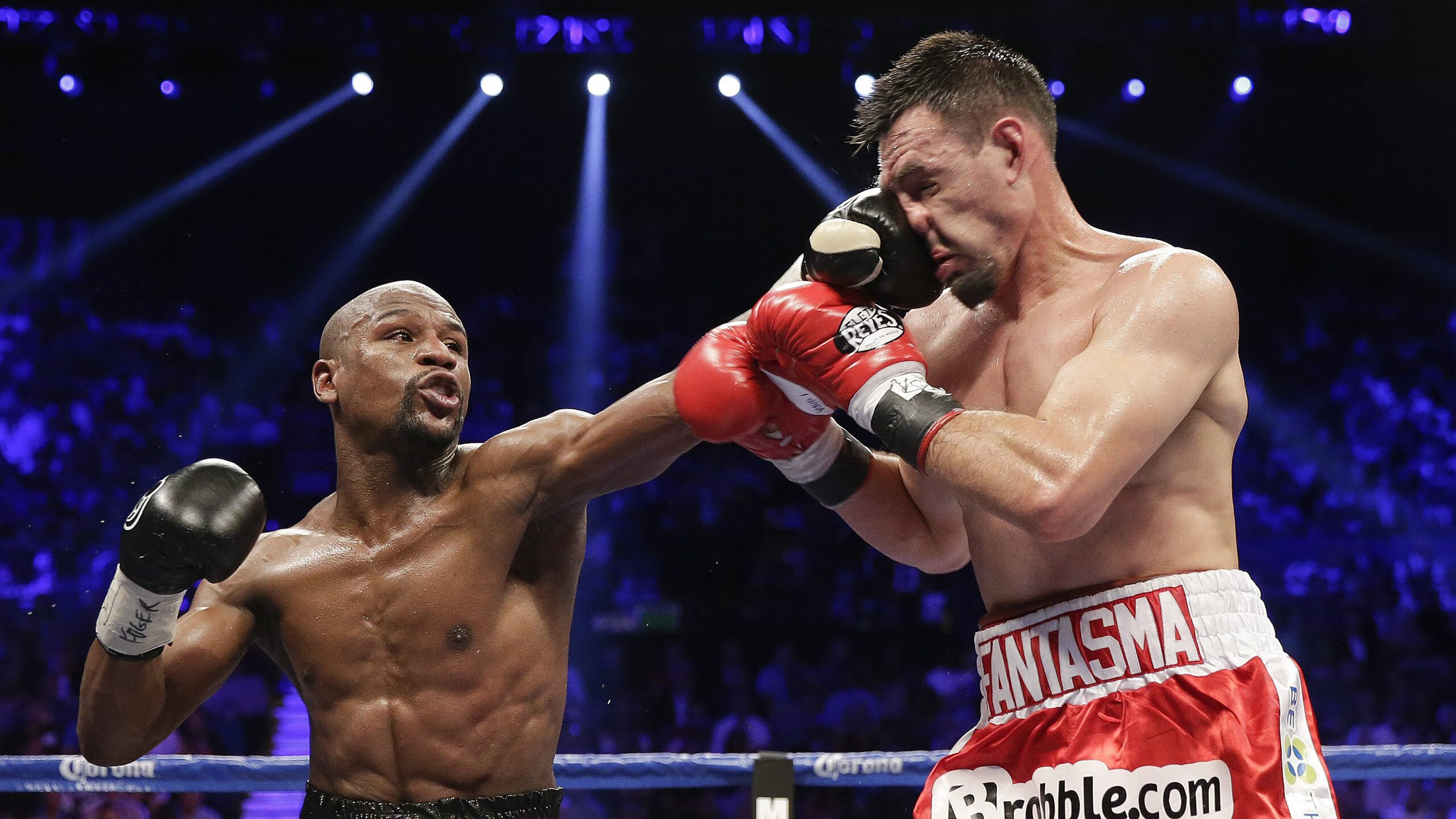 史密斯泳姿优雅，动作精准，史密斯训练